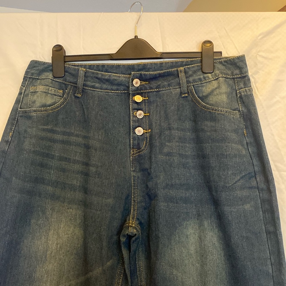 Button fly mid rise straight leg jeans.  Medium wash with no distressing.